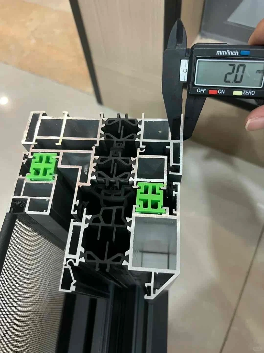 门窗怎么选才真正抗风？不只看玻璃，型材、五金和安装同样关台(图3)