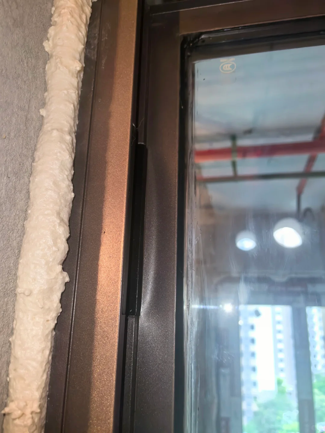 深圳暴雨窗户渗水,别总让玻璃“背锅”!这四个细节才是漏水真凶(图7) 深圳暴雨窗户渗水,别总让玻璃“背锅”!这四个细节才是漏水真凶(图7)
