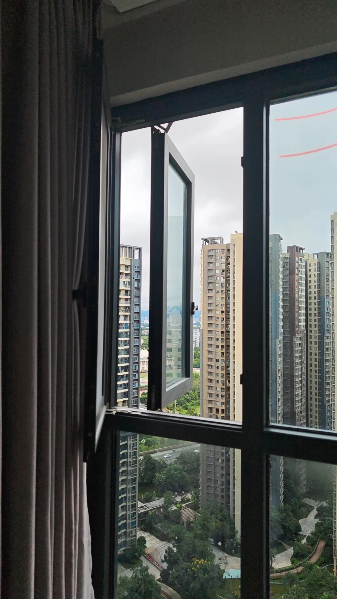 深圳台风季门窗怎么选?抗风压、水密性和安装,哪个更重要?(图2) 深圳台风季门窗怎么选?抗风压、水密性和安装,哪个更重要?(图2)